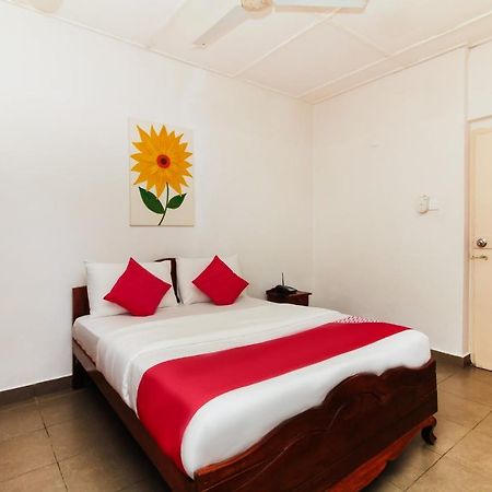 Sea View Hotel Colombo Exterior photo